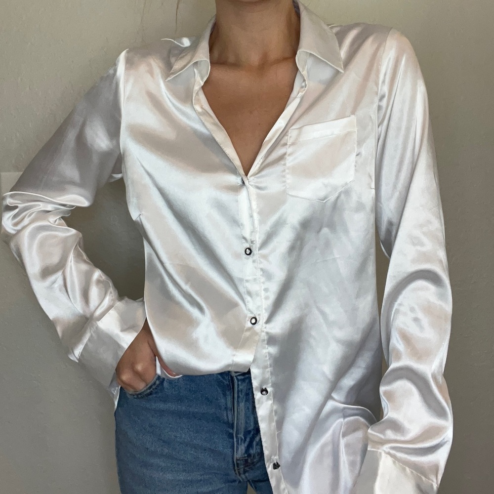 Silk shirt🤍🤍